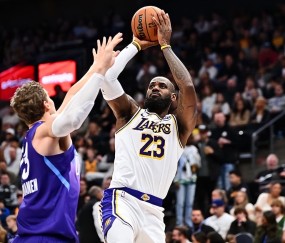 AYX-詹姆斯爆冷击败巴黎圣日耳曼，绝杀引爆全场！的简单介绍