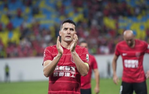 AYX-包含高尔夫友谊赛焦点战：川蜀麒麟队逆转齐鲁旋风队，客场强势带走胜利。禁区内连续解围的词条