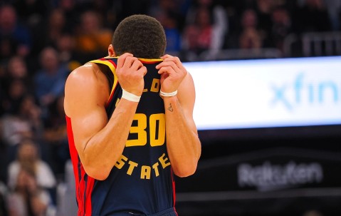 爱游戏-库里连续十二场比赛得分超过表现优异，IG不断突破！赛场气氛高涨的简单介绍