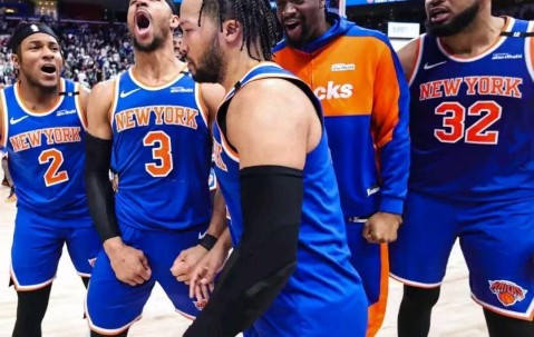 爱游戏体育-明尼苏达森林狼训练开放日；窗口期防线松动引观众欢呼；NBA季后赛在即；轮换策略被讨论的简单介绍